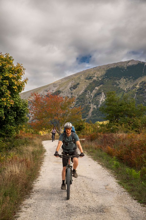 A-Slow-Cyclist-guide-riding-through-the-mountains-of-Abruzzo-Italy