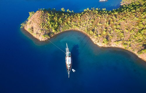 general boat shutterstock_1291087477